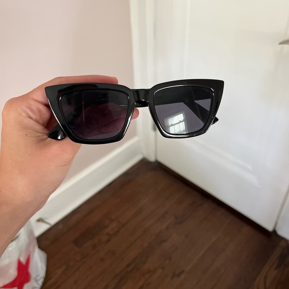 Black cat eye sunglasses
